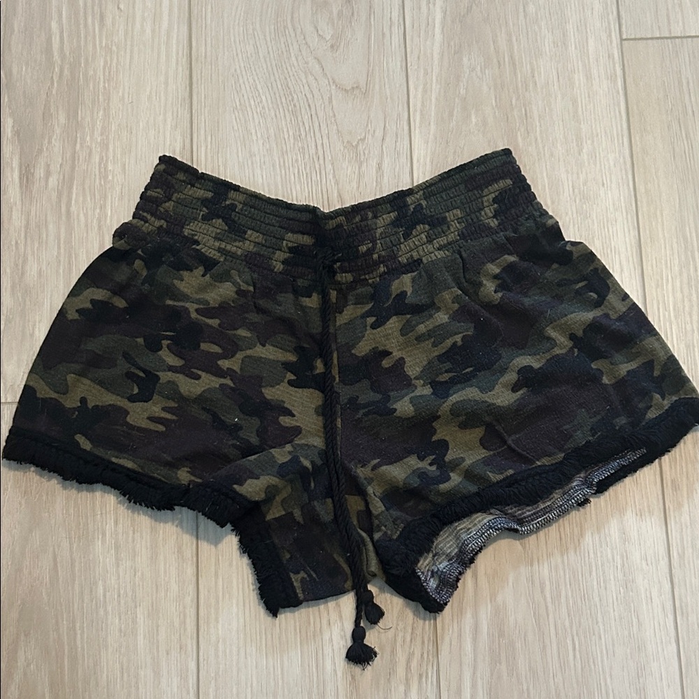 No Boundaries Green and Black Camo Cargo Shorts